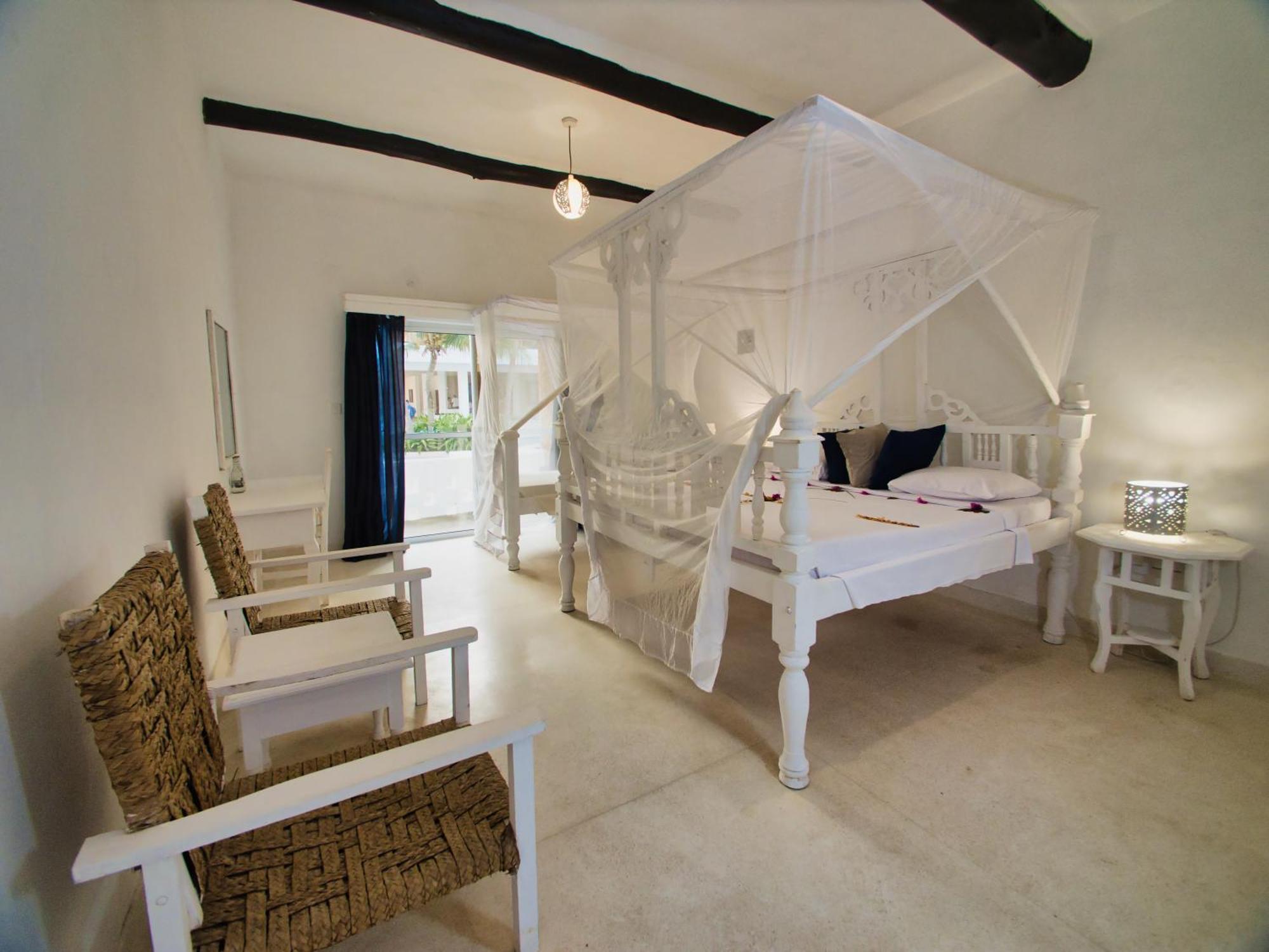 Barracuda Inn Resort Watamu Exteriör bild